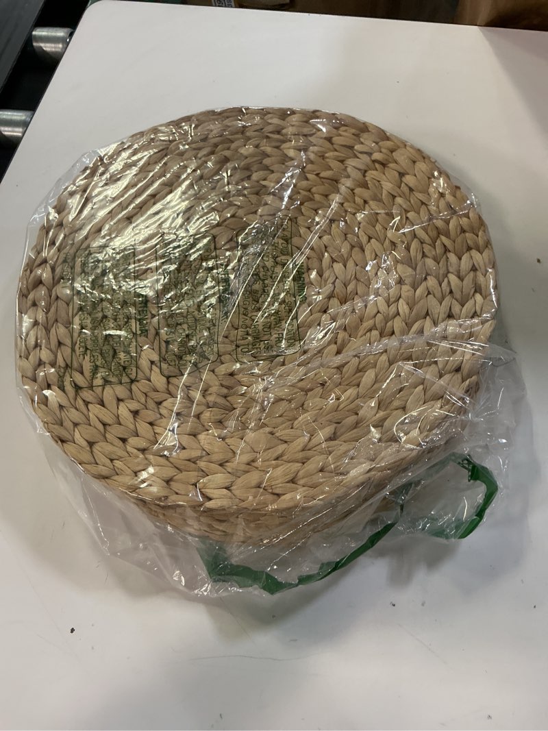 Condition photo showing Good Condition for 6 pack 15 inch round woven placemats, water hyacinth woven rattan placemats braided rattan tablemats non-slip insulation pads wicker