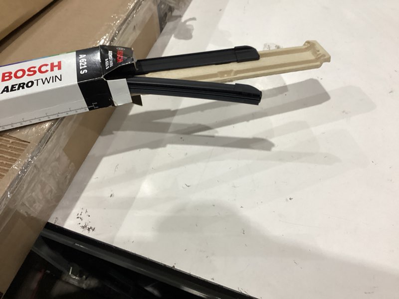 Condition photo showing Good Condition for bosch 3397014621 aerotwin oe replacement wiper blade set of 2 combo pack - (26" & 20") combo pack (26" & 20") top lock narrow