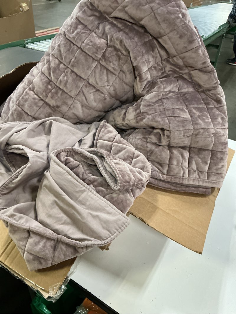 Condition photo showing As Is for Chezmoi Collection Lux Dusty Pink Velvet Quilt Oversized King Set, 3-Piece Lush Plush Distressed Velvet Bedding All Season Lightweight Bedspread Brushed Microfiber Reverse with Diamond Stitch