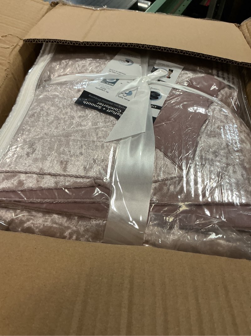 Condition photo showing New/Like New for Comfort Spaces Juliette Luxe Comforter Set Velvet Lush with Soft Brushed Microfiber Reverse, All Season Cozy Velvet Bedding Sets, Fluffy Comforter Bed Set, Matching Sham, Blush Full/Queen 3 Piece Blush Comforter Full/Queen