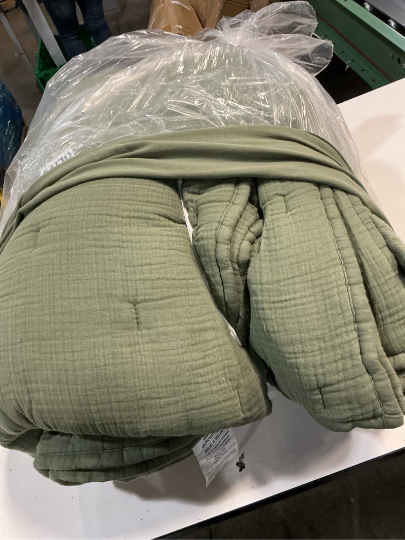 Condition photo showing Good Condition for organic airy gauze dream quilt, king/cal king, olive