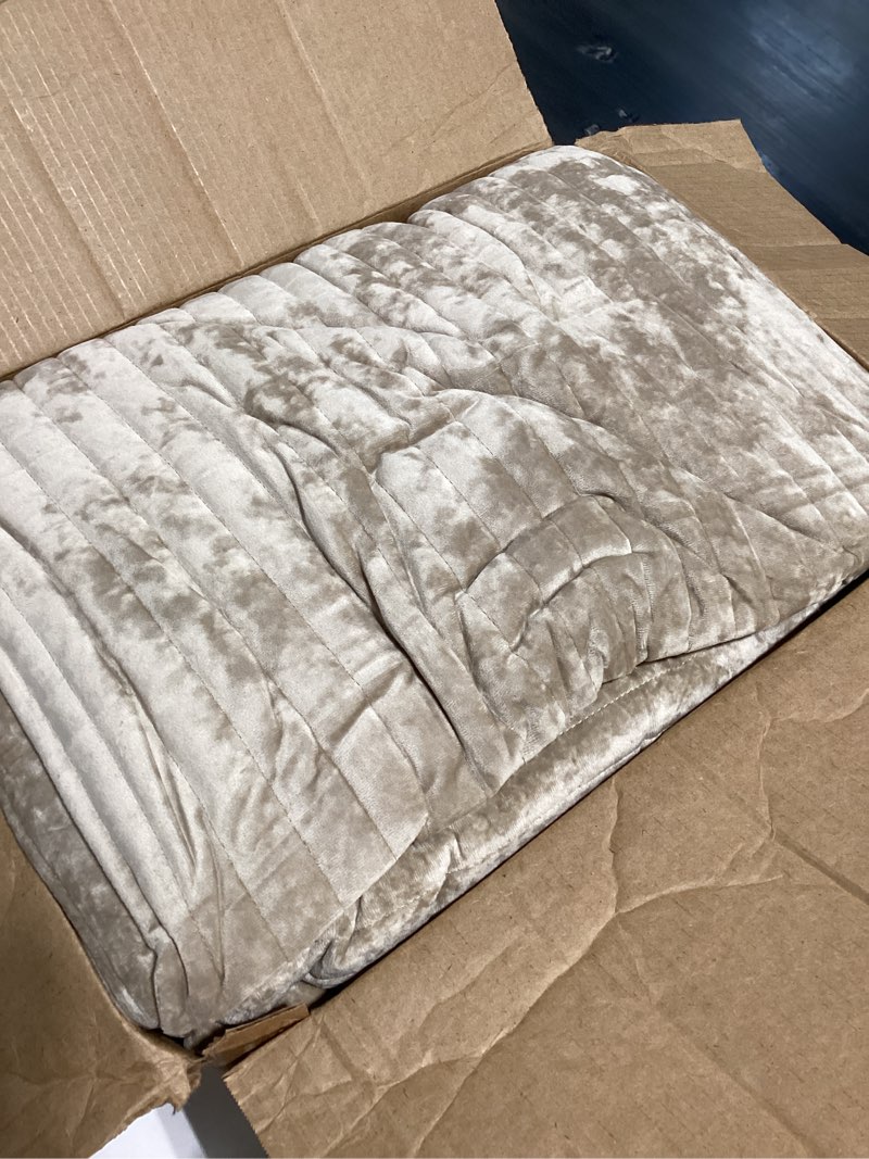 Condition photo showing Good Condition for evergrace velvet quilt set california king 118'' x 106'', luxurious soft striped channel bedding set, lightweight velvet comforter for all season, oversized bedspread coverlet w/ 2 shams, beige taupe cal king (118" x 106") beige taupe