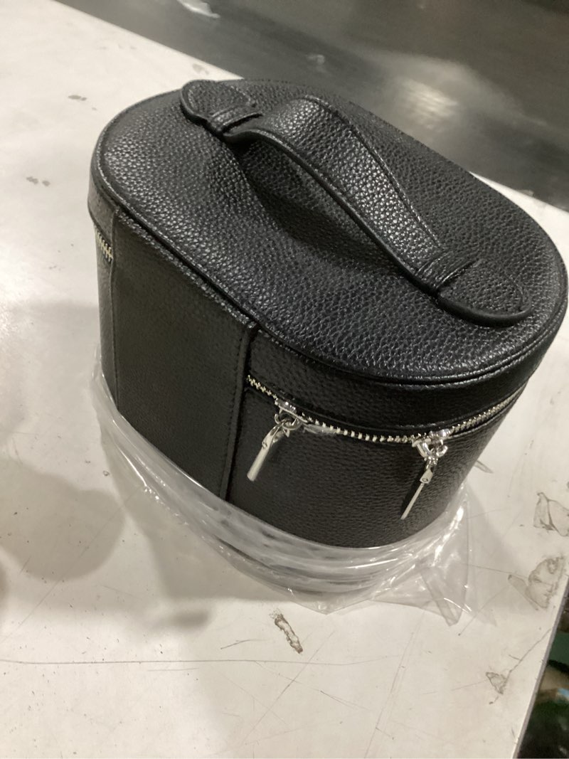 Condition photo showing Good Condition for etoile collective oval toiletry case. 