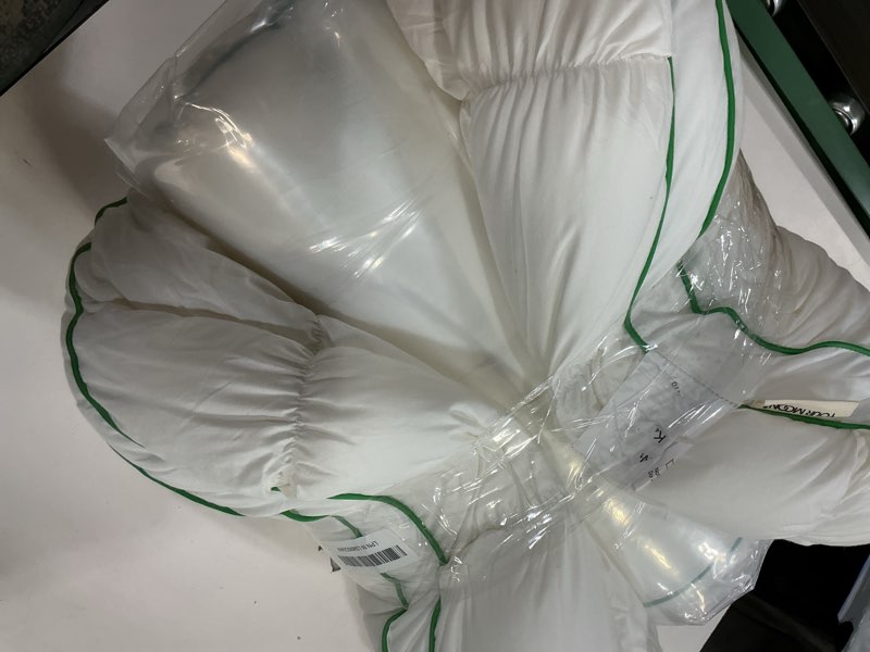 Condition photo showing Good Condition for YOUR MOON Fluffy Support Bed Pillow Queen Size Set of 1 Super Soft Premium Down-Alternative Filling for Sleeping, Luxury Hotel Quality Bed Pillows for Side Sleeper (White) White Queen (Pack of 2)