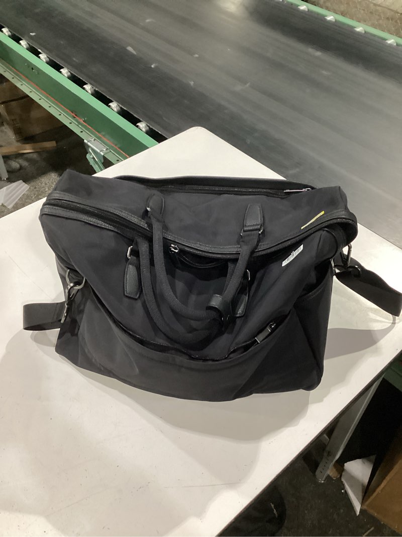 Condition photo showing Good Condition for signature weekender bag black - open story : structured travel luggage
