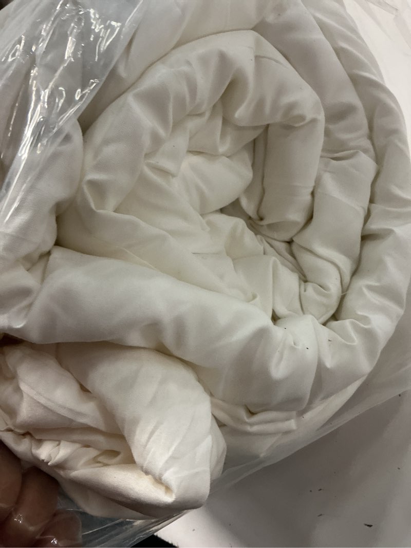 Condition photo showing Good Condition for rosgonia king size comforter set ivory, 3pcs (1 boho comforter & 2 pillowcases) all season bedding soft lightweight bedspread cozy blanket quilt king comforter 104"x90" ivory
