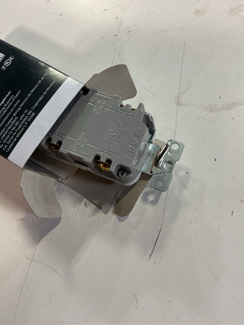 Condition photo showing Good Condition for eaton 20-amp 125-volt gfci residential decorator outlet, white