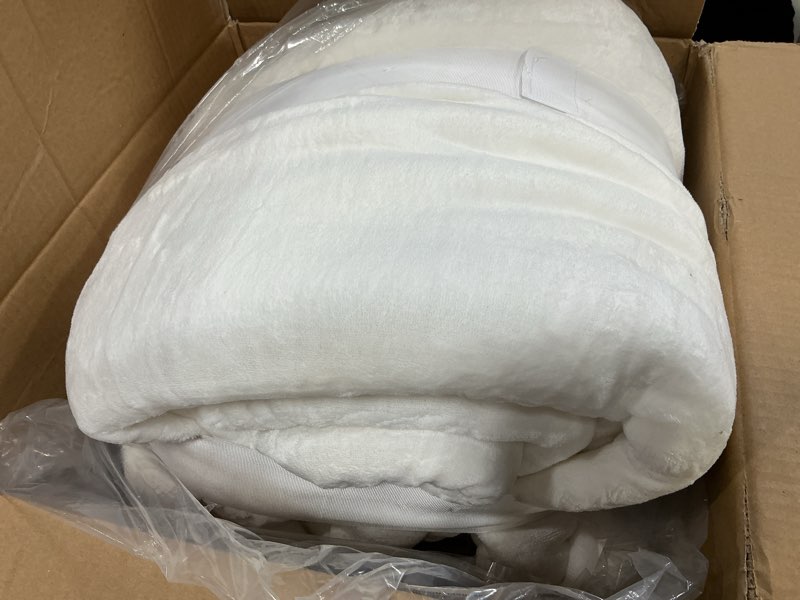 Condition photo showing Good Condition for ugg nita king size blanket, fluffy soft blanket for bed, ultra soft cali king bedding, oversized throw for couch, luxury bedroom decor, 110-inch x 90-inch, white snow white king/cal king