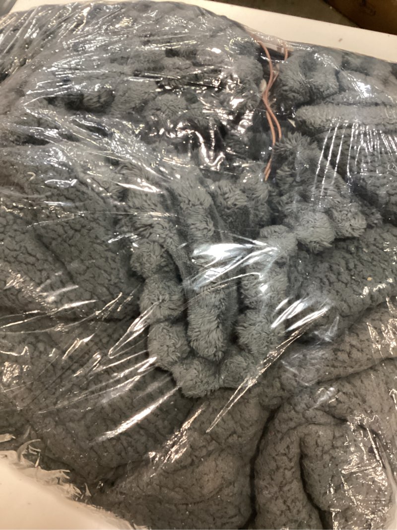 https://lotting-media.assets.bidfta.com/lotting_efdf87d1-78f6-44ef-830b-1351c5df6ed8