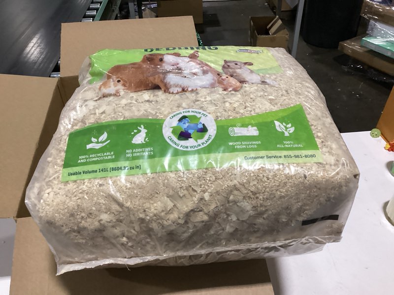 Condition photo showing New/Like New for Small Pet Select Premium Natural Aspen Bedding, Animal Bedding for Small Indoor and Outdoor Pets, Made in The USA, Jumbo Size 141 L Pack 141L