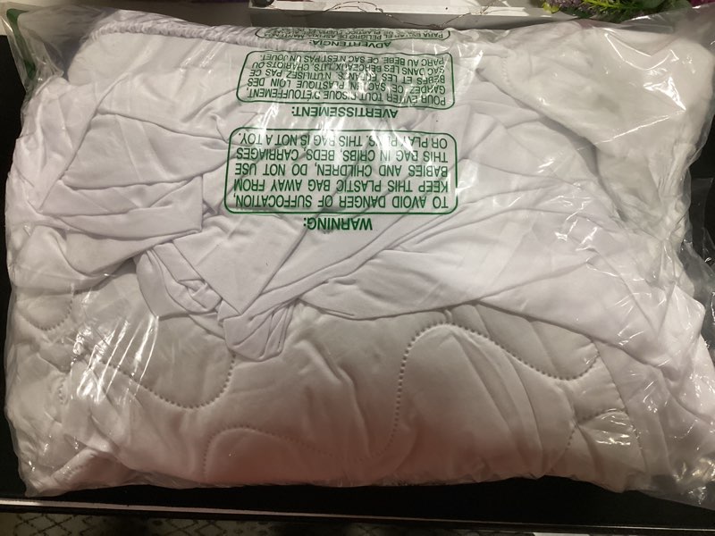 Condition photo showing Good Condition for waterproof quilted split queen mattress protector for adjustable beds 2x(30x80) padded fitted matress cover white split queen 2x(30x80)