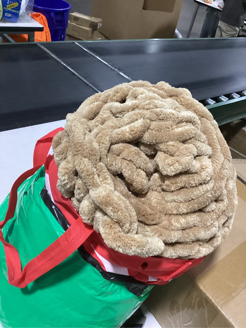 https://lotting-media.assets.bidfta.com/lotting_efed7201-5d0e-4f85-86c7-9a076e1f5b99