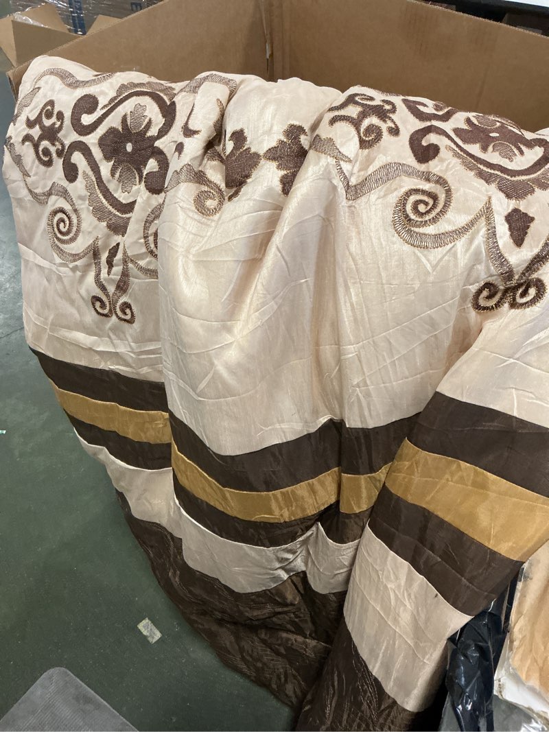 Condition photo showing Good Condition for WPM Western Print King Size Light Weight Quilt Set with Pillow Sham Gold Brown Oversize (115” x 95”) Bedspread All-Season Bed Cover Quilted Native Theme 3 Piece Coverlet (Yasmen Gold Brown, King)