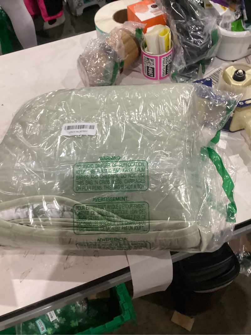 Condition photo showing Good Condition for WONGS BEDDING Quilt Full Size, Sage Green Quilt Bedding Set with 2 Pillowcases, Botanical Quilt for Full Bed, Soft Microfiber Lightweight Coverlet Bedspread for All Season (78"×90", 3 Pieces) Sage Green Full(78"W×90"H)