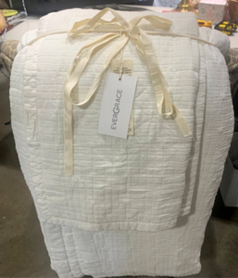 EverGrace full/queen off white Stonewashed Crinkle Cotton Box-Stitch Quilt Set