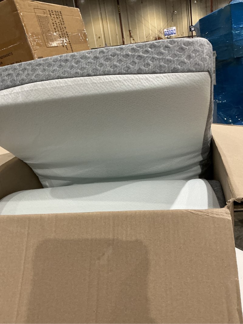 Condition photo showing Good Condition for sweetnight tri folding mattress - 4-inch foldable mattress with a collapsible and washable cover | medium-firm with non-slip design | suitable for rv travel, camping, guest ?full?