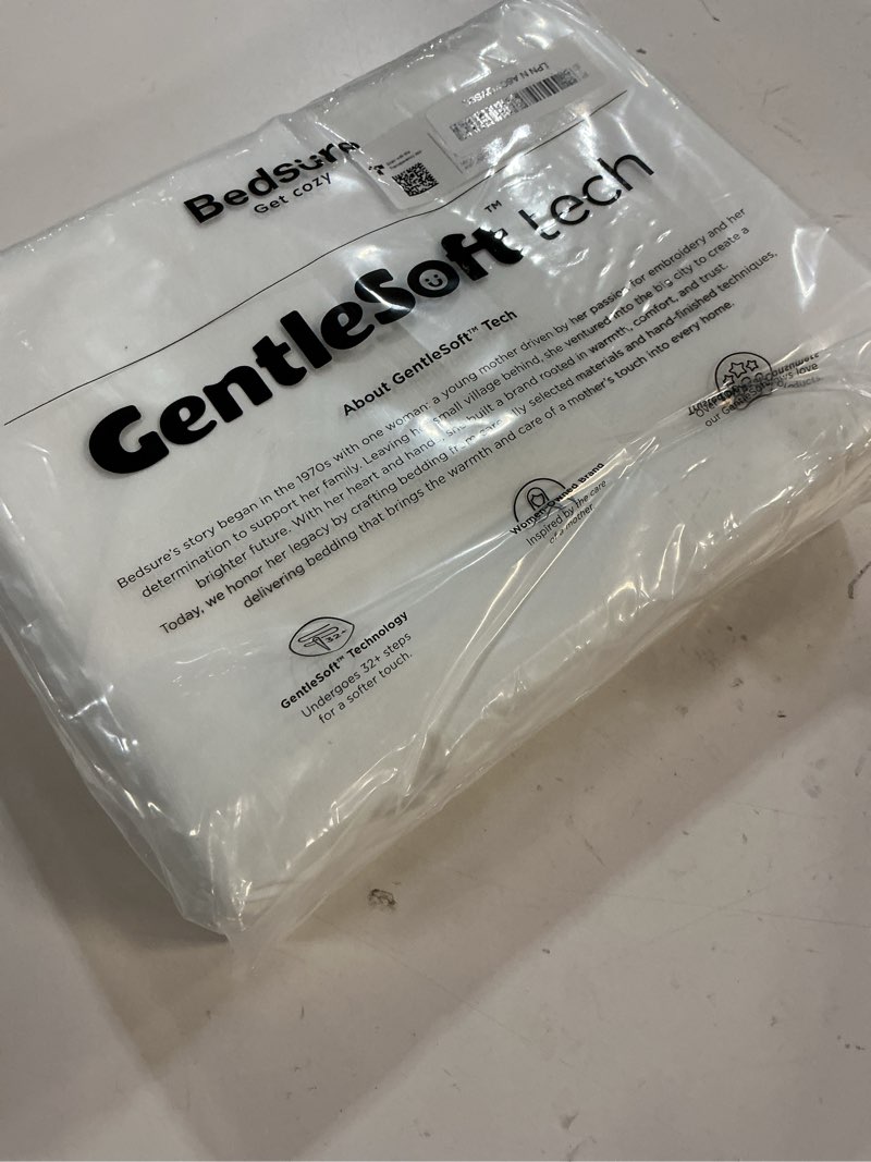 Condition photo showing Good Condition for Bedsure White Duvet Cover Queen Size - Soft Double Brushed Bedding Set for Kids & Adults, Zipper Closure, 3 Pieces, Includes 1 Duvet Cover (90"x90") & 2 Pillow Shams, NO Comforter Queen (90" x 90") 00 - White (No Comforter)
