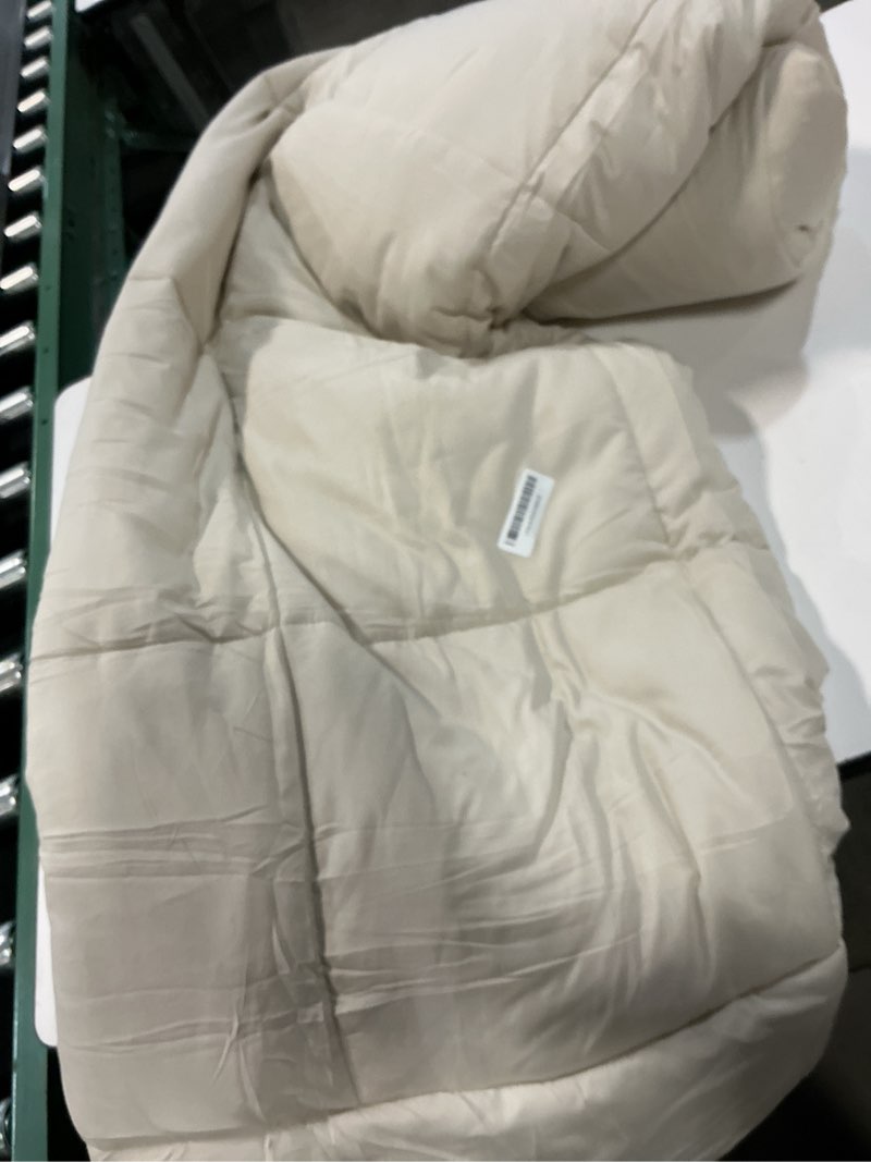 Condition photo showing Good Condition for Bedsure Comforter Duvet Insert - Quilted Comforters Queen Size, All Season Duvet, GentleSoft Down Alternative Bedding, with 8 Tabs, Gifts for Women/Men, Linen, Queen 88 x 88 Inches Queen Linen