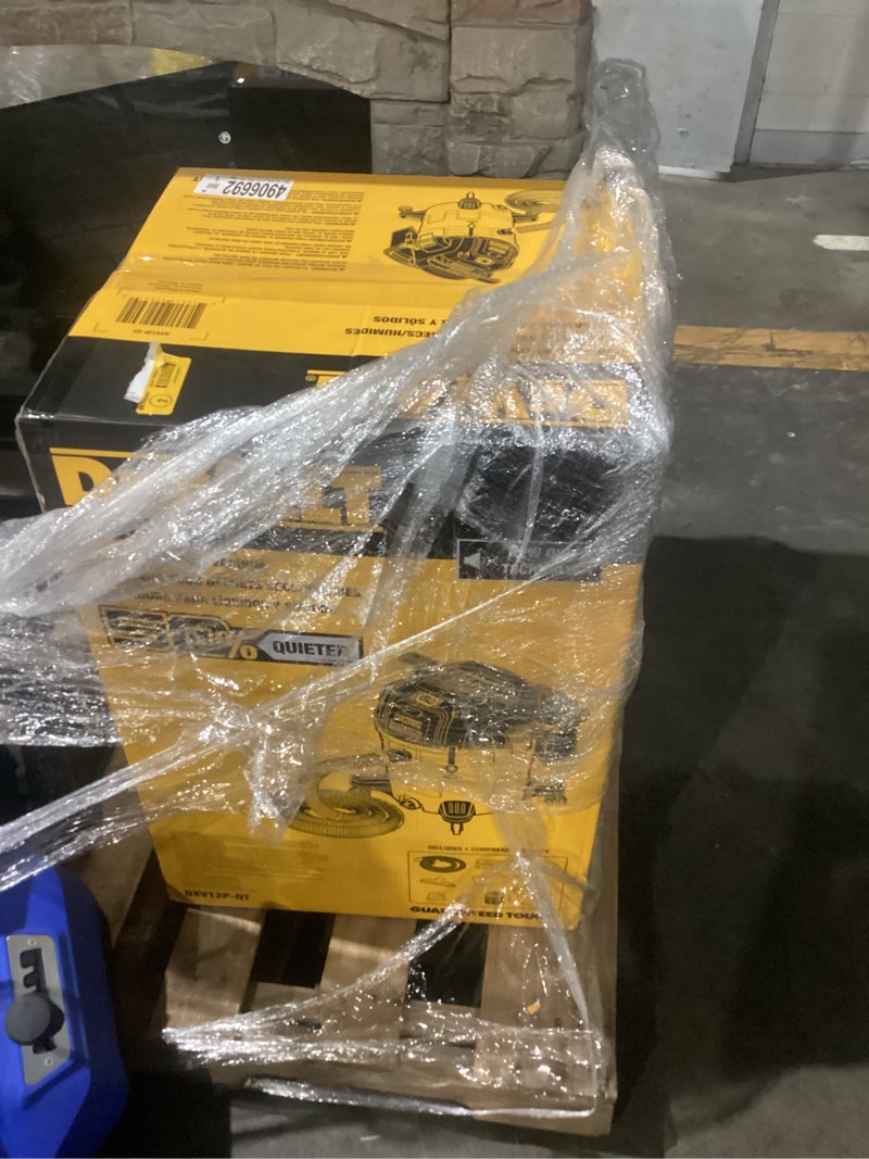 dewalt stealthsonic quiet 12-gallon 5.5 hp corded wet/dry shop vacuum with accessories