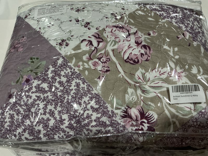 Condition photo showing Good Condition for Brilliant Sunshine Lilac and Beige Rose Quilt Set, 3-Piece Bedding Sets with 2 Shams, Patchwork Design, Washable and Reversible Bedspread, Soft Lightweight Coverlet, All-Season, Full/Queen