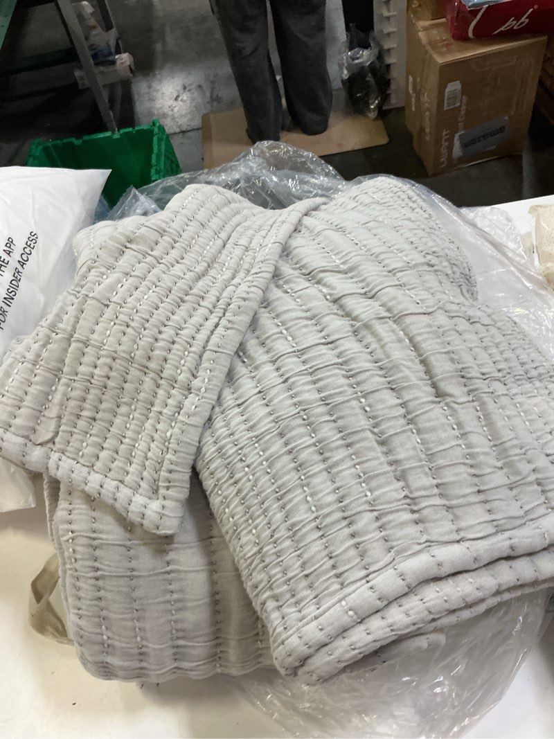 Condition photo showing Good Condition for organic cotton channel stitch coverlet set color: cloud size: full/queen set: with sham set