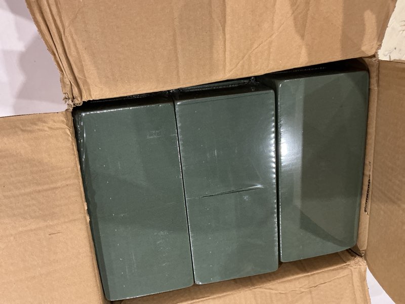 Condition photo showing Good Condition for pack of 6 floral foam blocks, 8.9"x4.1"x2.7" dry and wet flower foam for fresh and artificial flowers, florist styrofoam flower arrangements supplies, decorations for wedding, birthdays and garden
