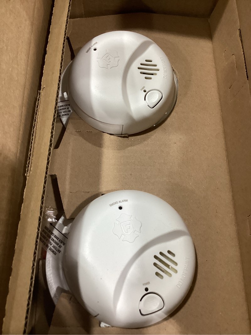 Condition photo showing As Is for FIRST ALERT Plug-In Carbon Monoxide Detector, 3 Count (Pack of 1), CO600 , White, 6.75 x 6.9 x 9 inches 3 Count (Pack of 1) Alarm