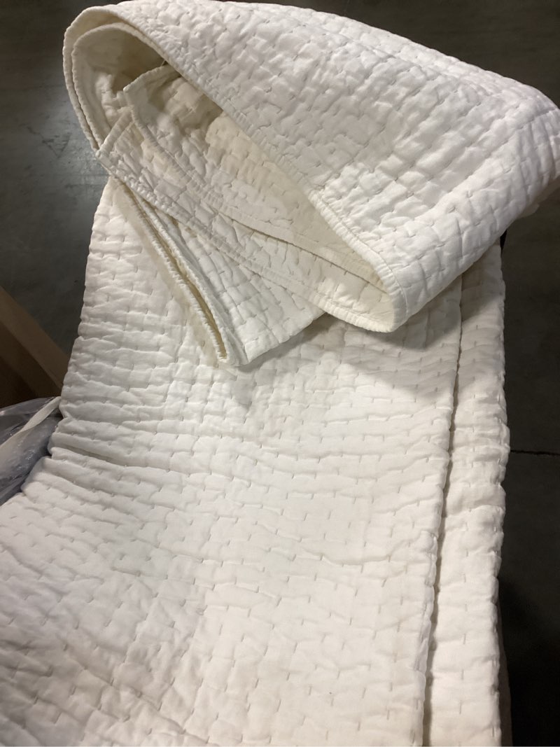 Condition photo showing Good Condition for quince european linen cotton stitch quilt, ivory 108” x 92”