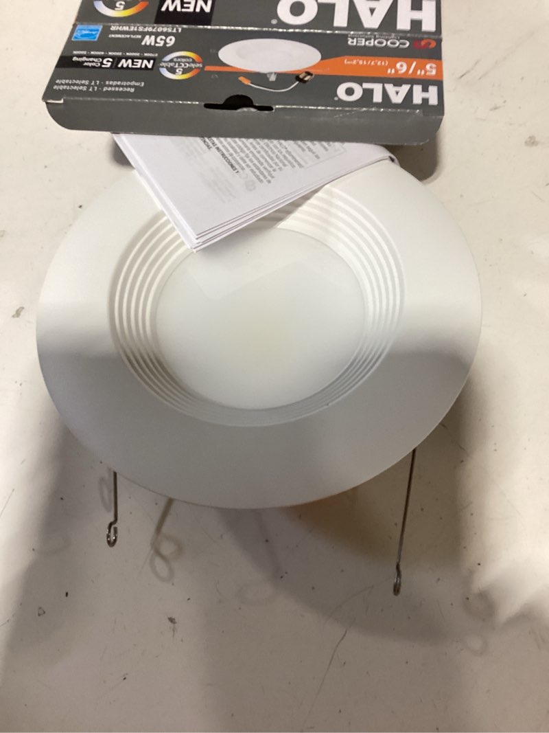 Condition photo showing As Is for halo white 5-in or 6-in 750 -lumens switchable white round dimmable led wet rated recessed
