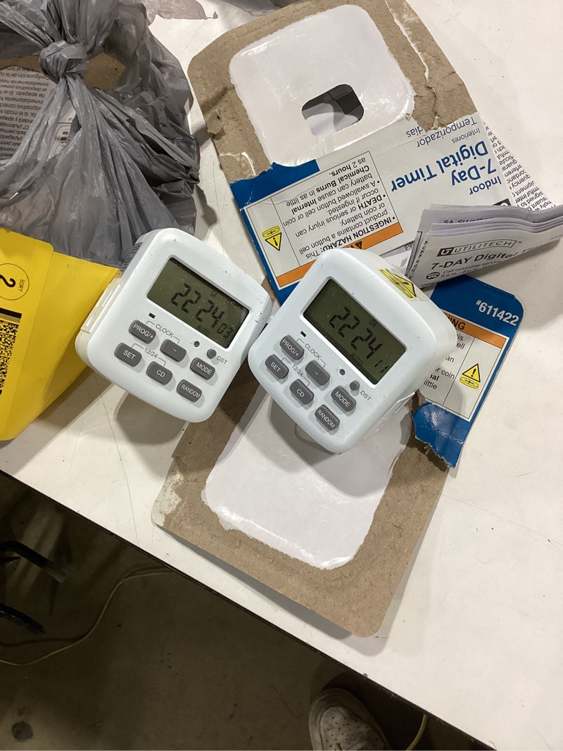 Condition photo showing Good Condition for utilitech 15-amps 125-volt indoor 2-outlet countdown digital lighting timer