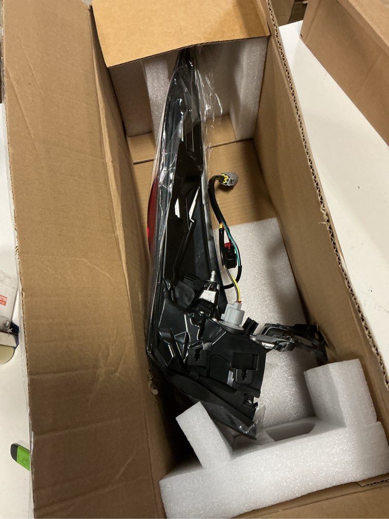 Condition photo showing New/Like New for tail lights assembly rear lamp compatible with highlander 2020 2021 2022 2023 right passenger side