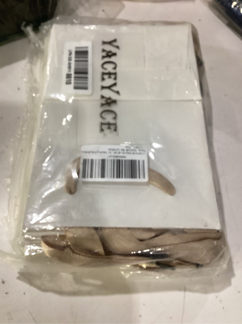 Condition photo showing Good Condition for yaceyace white small gift bags - 10 pcs, 5.25x3.75x8 inch mini gift bags for wedding, party, birthday