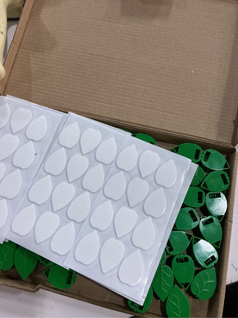 Condition photo showing Good Condition for luotivon 72 pcs plant climbing wall fixture clips, plant fixer invisible wall vines fixing clips with 72 pcs acrylic adhesive sticker, self-adhesive hook plant vine support holder 72pcs