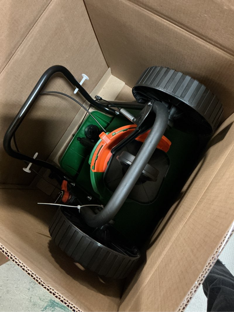 Condition photo showing Good Condition for scotts turf builder edgeguard dlx broadcast spreader - spreader for lawn fertilizer, weed & insect control, grass seed, and ice melt, holds up to 15,000 sq. ft. of product