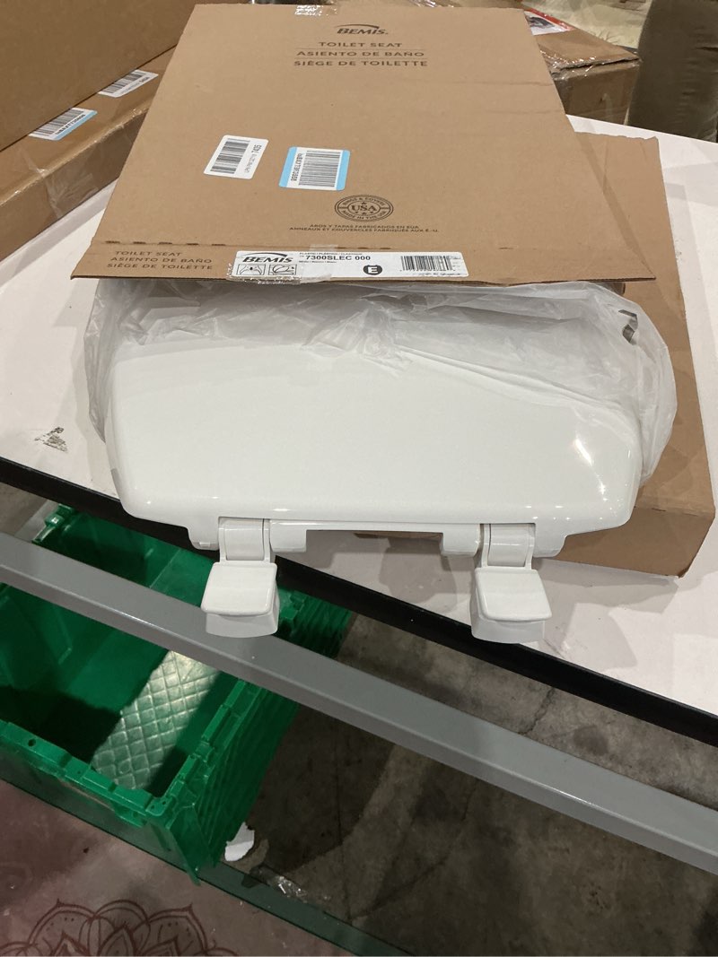 Condition photo showing Good Condition for bemis 7300slec slow close toilet seat, easy clean hinges and durable plastic seat, made in usa, elongated, white