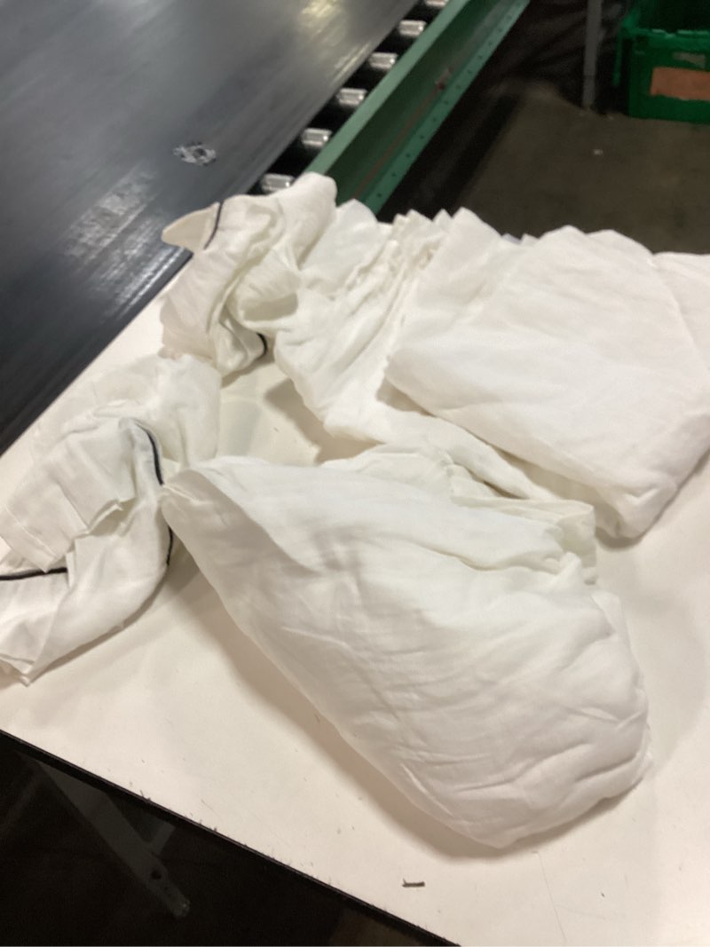 Condition photo showing Good Condition for european linen piped deluxe bedding bundle, queen, white/black