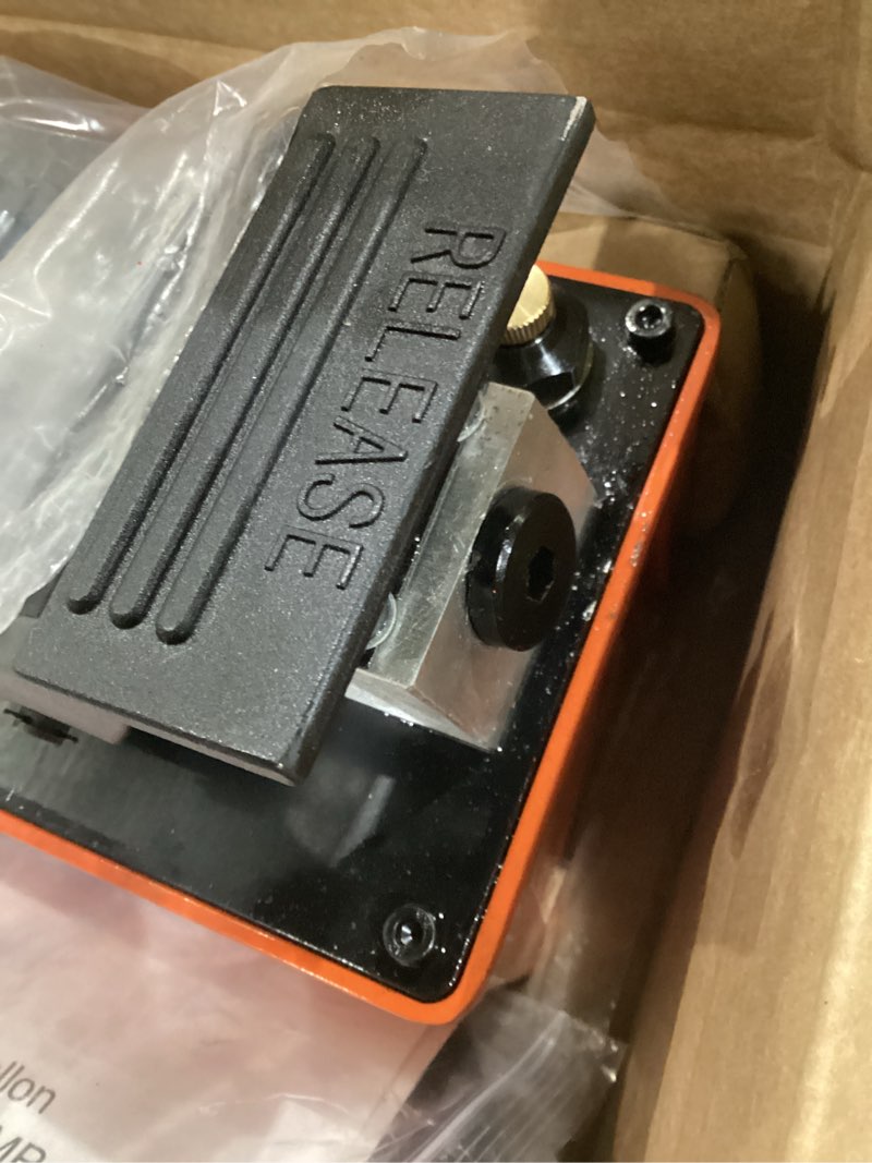 Condition photo showing As Is for hkte air hydraulic pump, pedal-activated, high-pressure 10k psi, 0.5 gallon tank, industrial grade (2xprofessional quick connector) pedal-activated with 2 quick connector