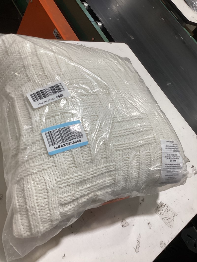 Condition photo showing Good Condition for tommy bahama - throw pillow, soft cotton with zipper closure, tropical design, ideal for bed or couch (chain basket white, 20 x 20) 20" x 20" chain basket white