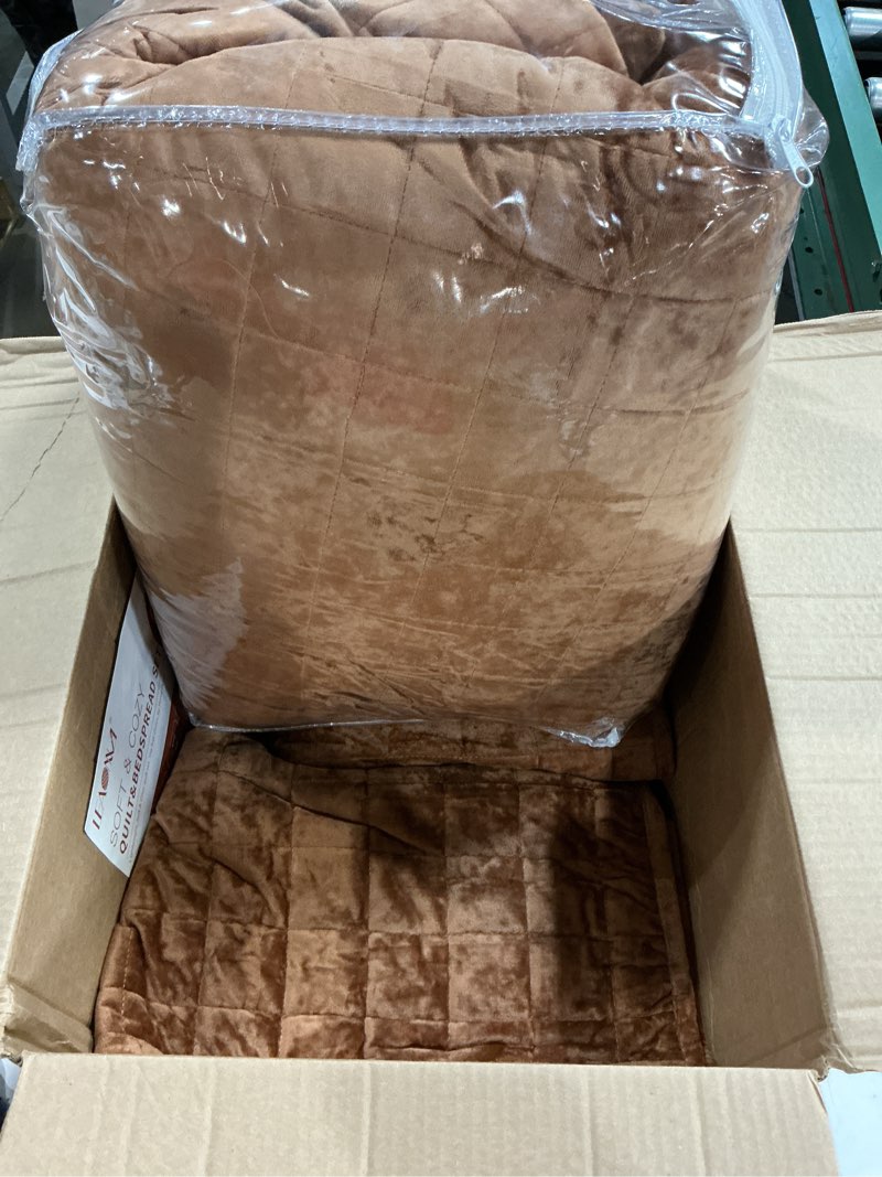Condition photo showing Good Condition for LEAONME Velvet Quilt Oversized California King-120''x120'', Lightweight Caramel Velvet Comforter Set with 2 Pillow Shams, Oversized Bedspread Coverlet Quilted Bedding Set for All Season Caramel-square Oversized California King (120''x120'')