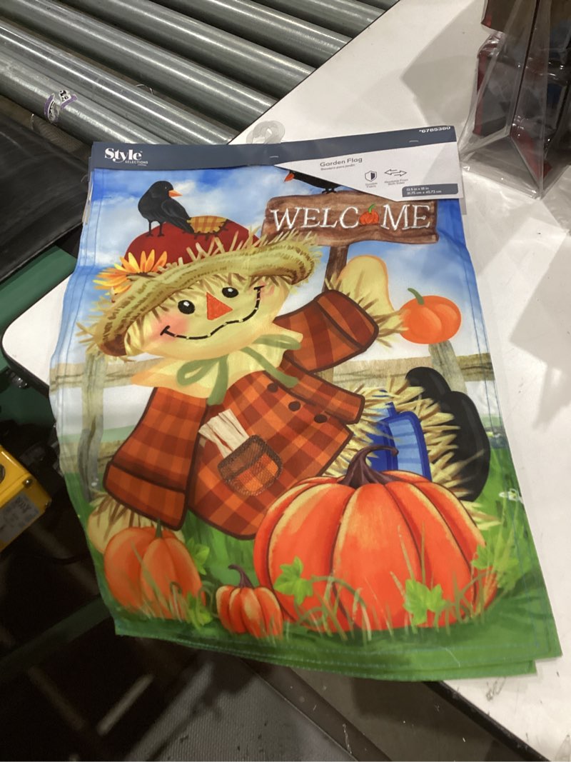 Condition photo showing Good Condition for Style Selections 1.04-ft W x 1.05-ft H Fall Embroidered Garden flag