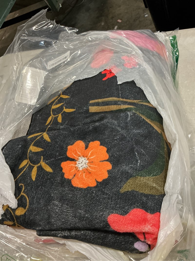 Condition photo showing Good Condition for cryptolite boho washable area rug 6x9 for living room, bedroom, office, playroom, kitchen or dining room, soft floral carpet for indoor use, easy care non-slip design (black) floral - black 6' x 9' (rectangular)