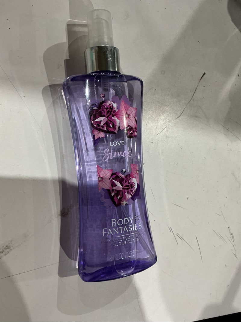 Condition photo showing Good Condition for parfums de coeur body fantasies signature love struck body spray