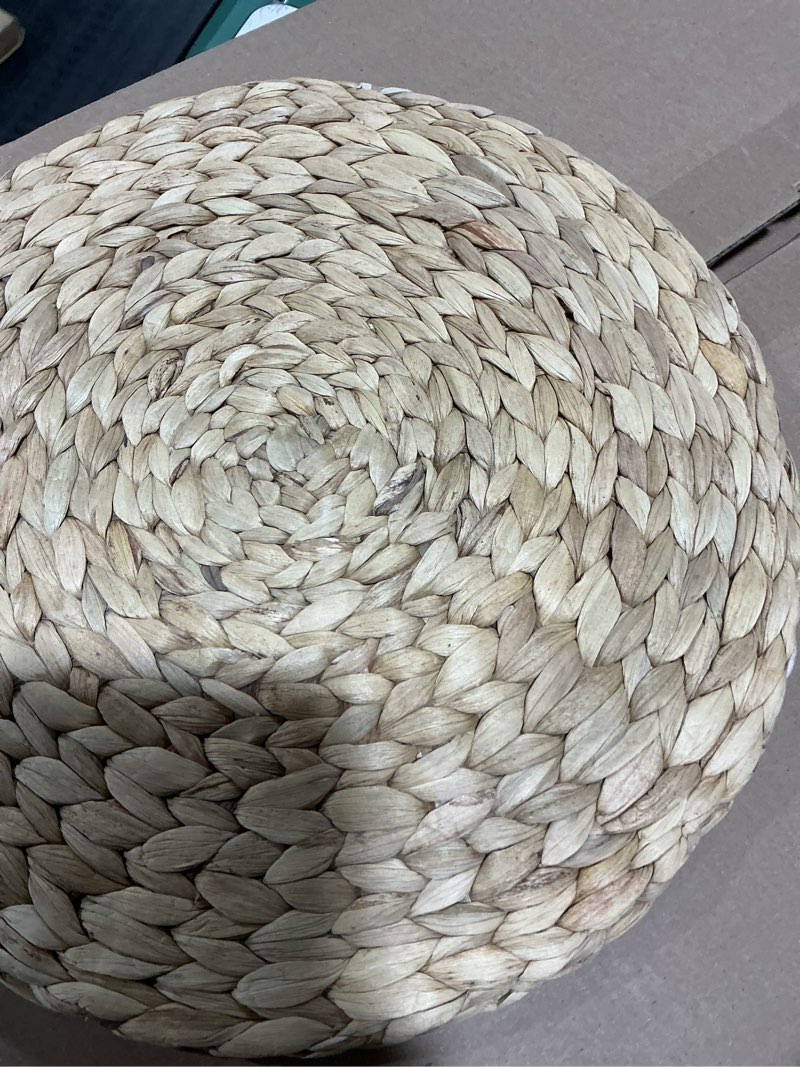 Condition photo showing Good Condition for (Similar to) WENFOME Woven Placemats 6 Pack,13.8 inches Round Plate Chargers Natural Wicker Placemats Water Hyacinth Straw Braided Tablemats Rattan Tablemats Rustic Weave Placemats for Dining Table