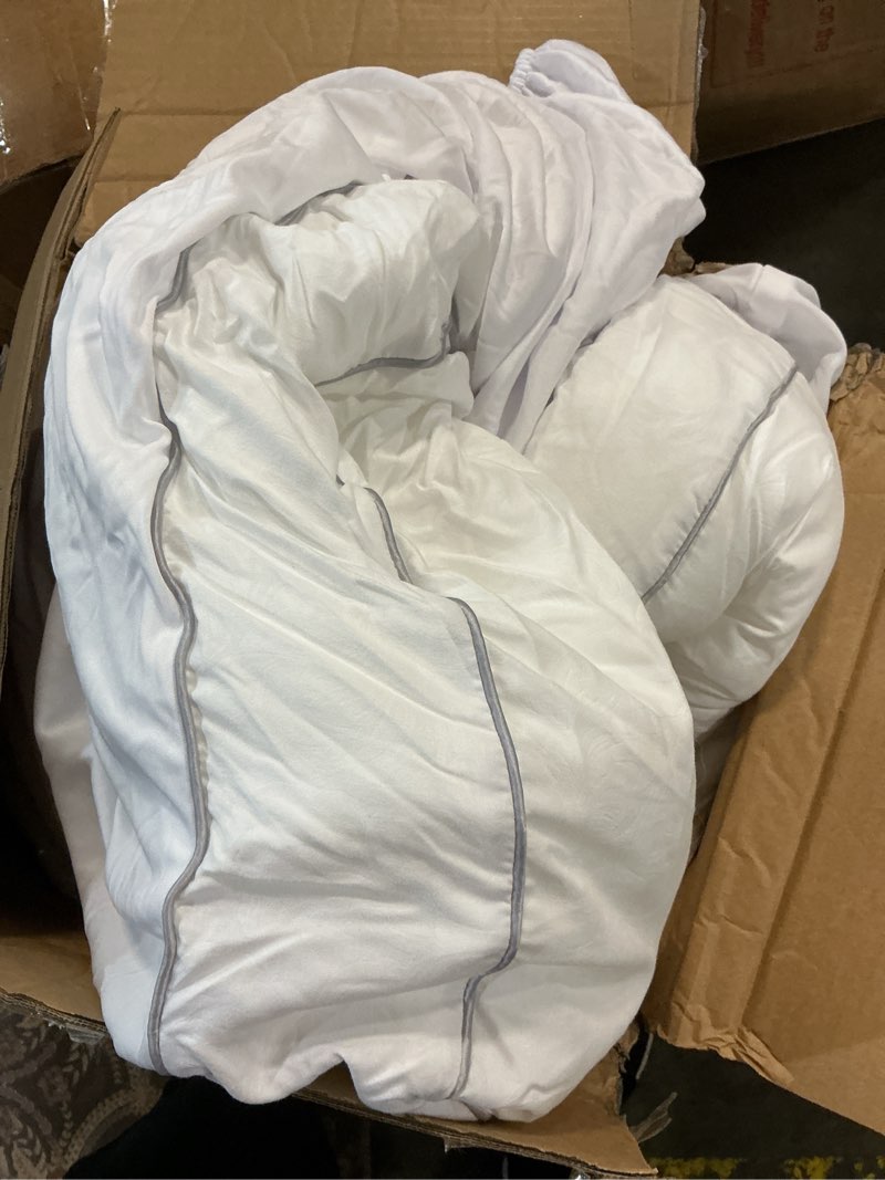 Condition photo showing Good Condition for king size dual layer 4 inch memory foam mattress topper, 2 inch fluffy soft pillow top mattress pad cover and 2 inch gel memory foam for back pain relief, breathable, cooling