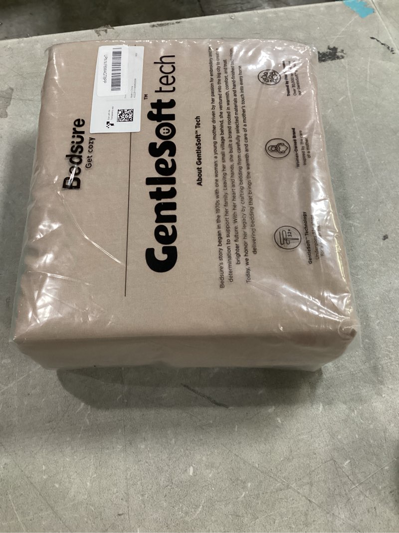 Condition photo showing New/Like New for bedsure khaki duvet cover king size - 3 pieces prewashed extra soft bedding set, includes 1 duvet cover 104x90 inches with zipper closure & 2 pillow shams, comforter not included 02 - khaki (no comforter) king (104" x 90")
