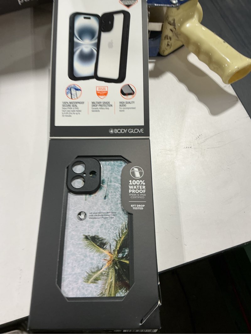 Condition photo showing Good Condition for body glove tidal waterproof phone case for iphone 16 - black/clear