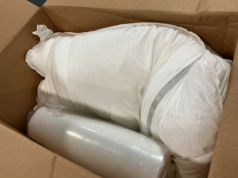 Condition photo showing Good Condition for King Size Pillows Set of 2, Firm Hotel Pillows for Sleeping, Cooling Bed Pillows for Side & Back Sleepers, Down Alternative Filling, 20 x 34 Inches King 2