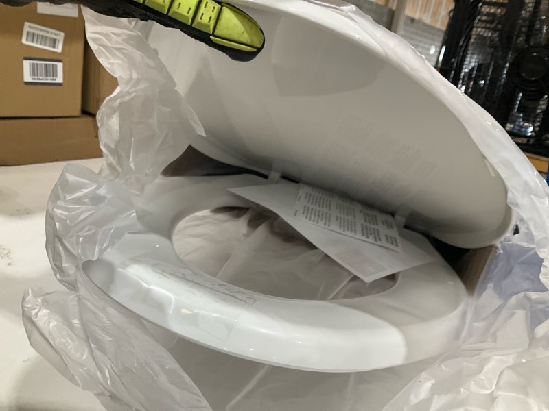 Condition photo showing Good Condition for bemis 7300slec slow close toilet seat, easy clean hinges and durable plastic seat, made in usa, elongated, white