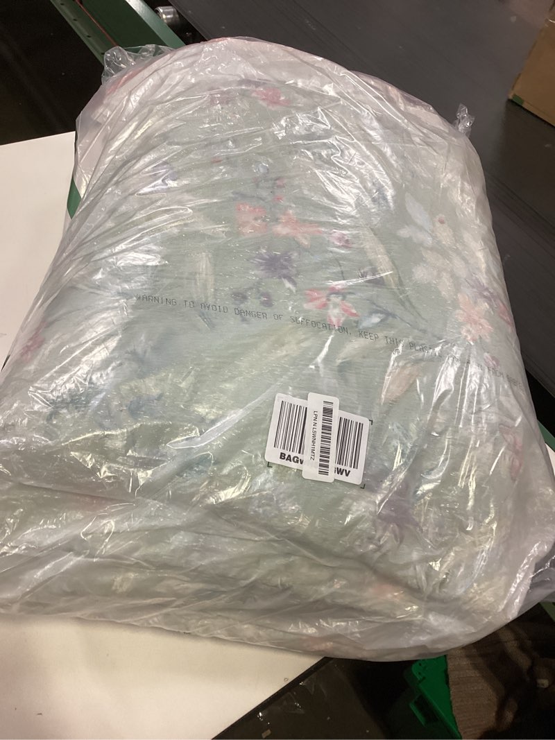 Condition photo showing Good Condition for Sanracie Oversized King Bedspread(120"x120"),100% Cotton Green Floral Quilt Set 3Pcs Soft Lightweight Flower Bird Butterfly Print Botanical Oversized King Quilt Bedding Coverlet for All Seasons Oversized King (120 x 120) Floral a