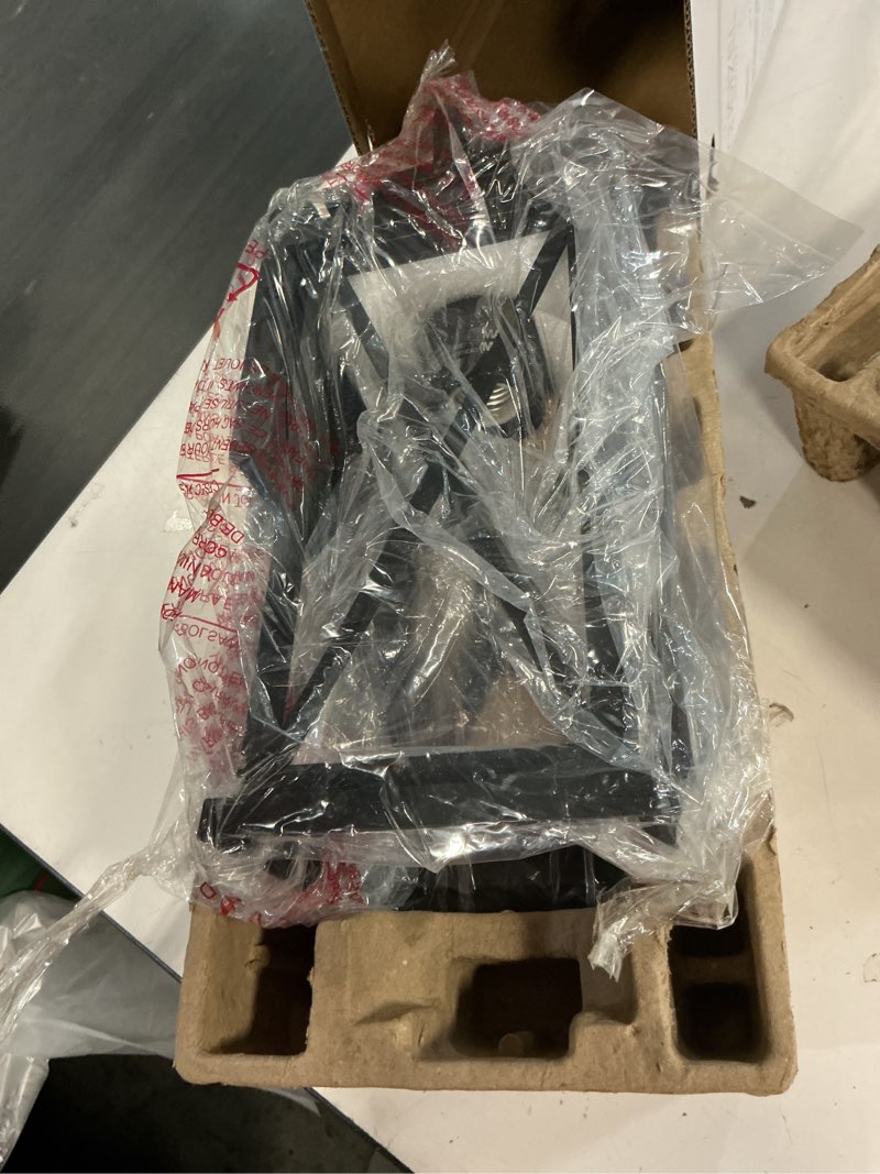 Condition photo showing Good Condition for (Missing piece) Quoizel lighting lanterne 